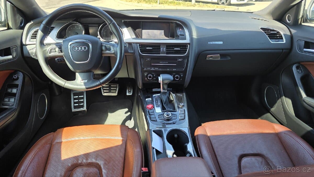 2011 Audi S5 - 10
