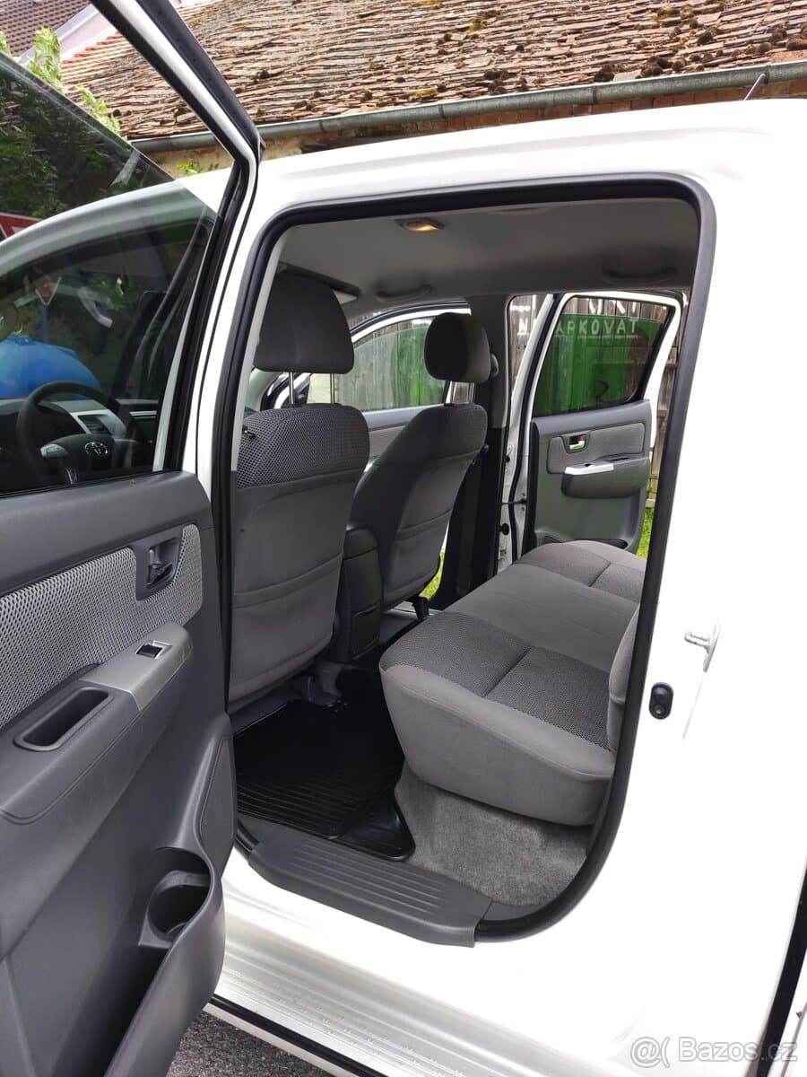 2012 Toyota HILUX - 10