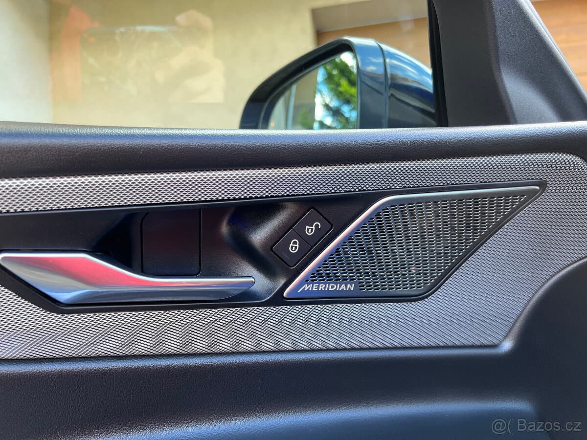 2019 Jaguar XE - 10