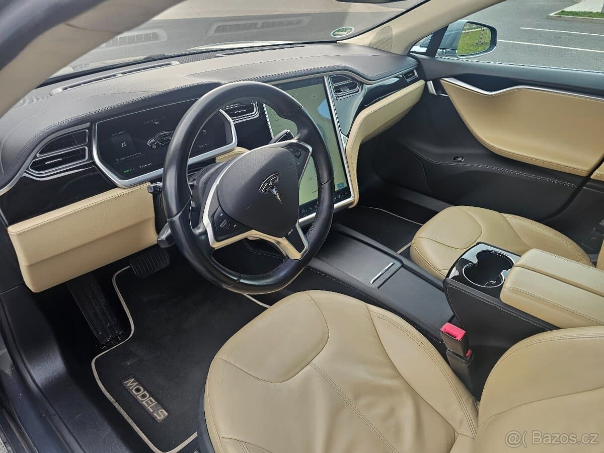 Tesla MODEL S - 10
