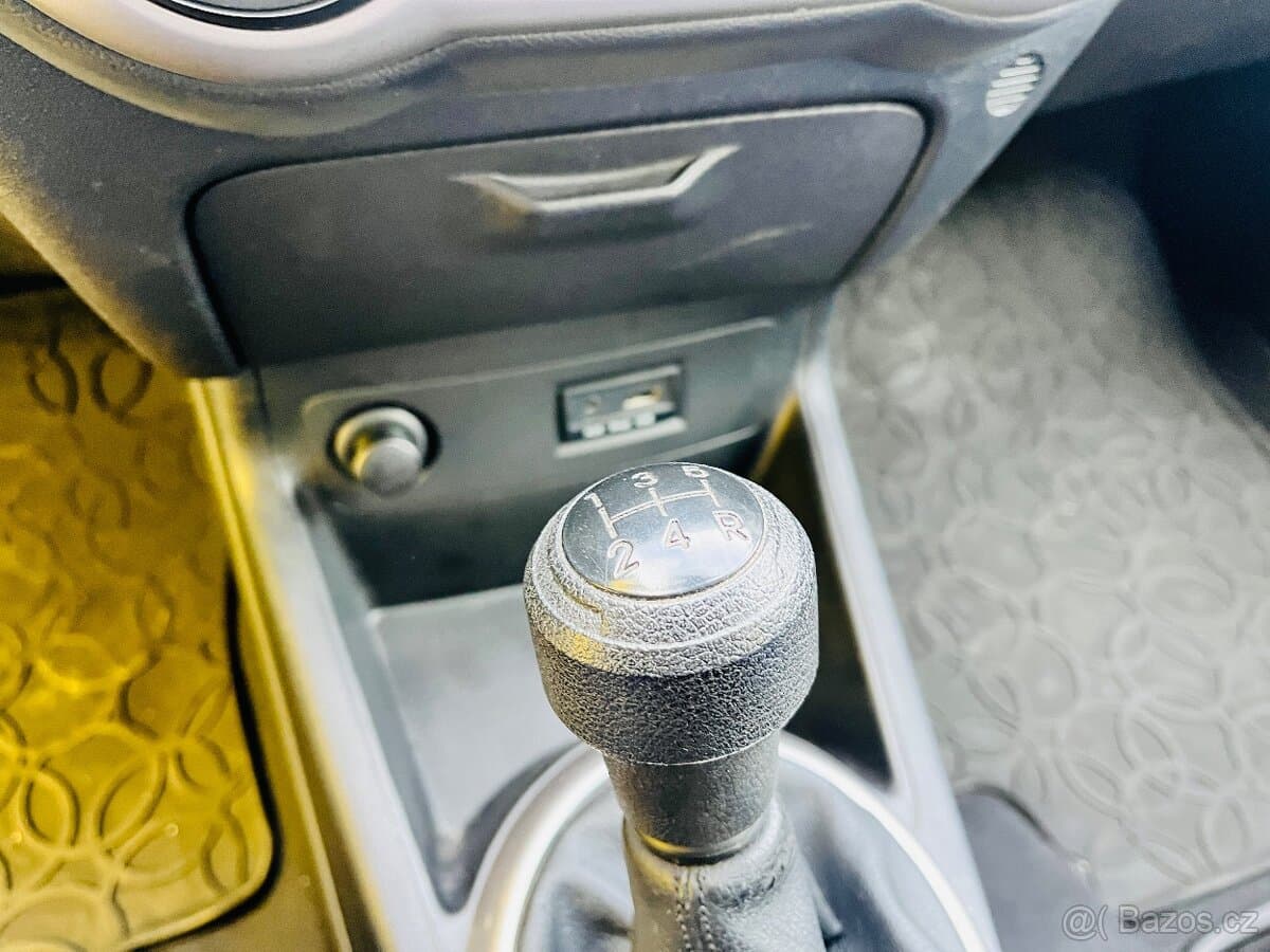 2010 Hyundai i20 - 10
