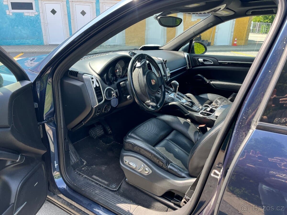 2012 Porsche CAYENNE - 10