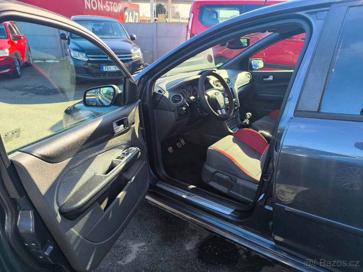 2007 Ford FOCUS - 10