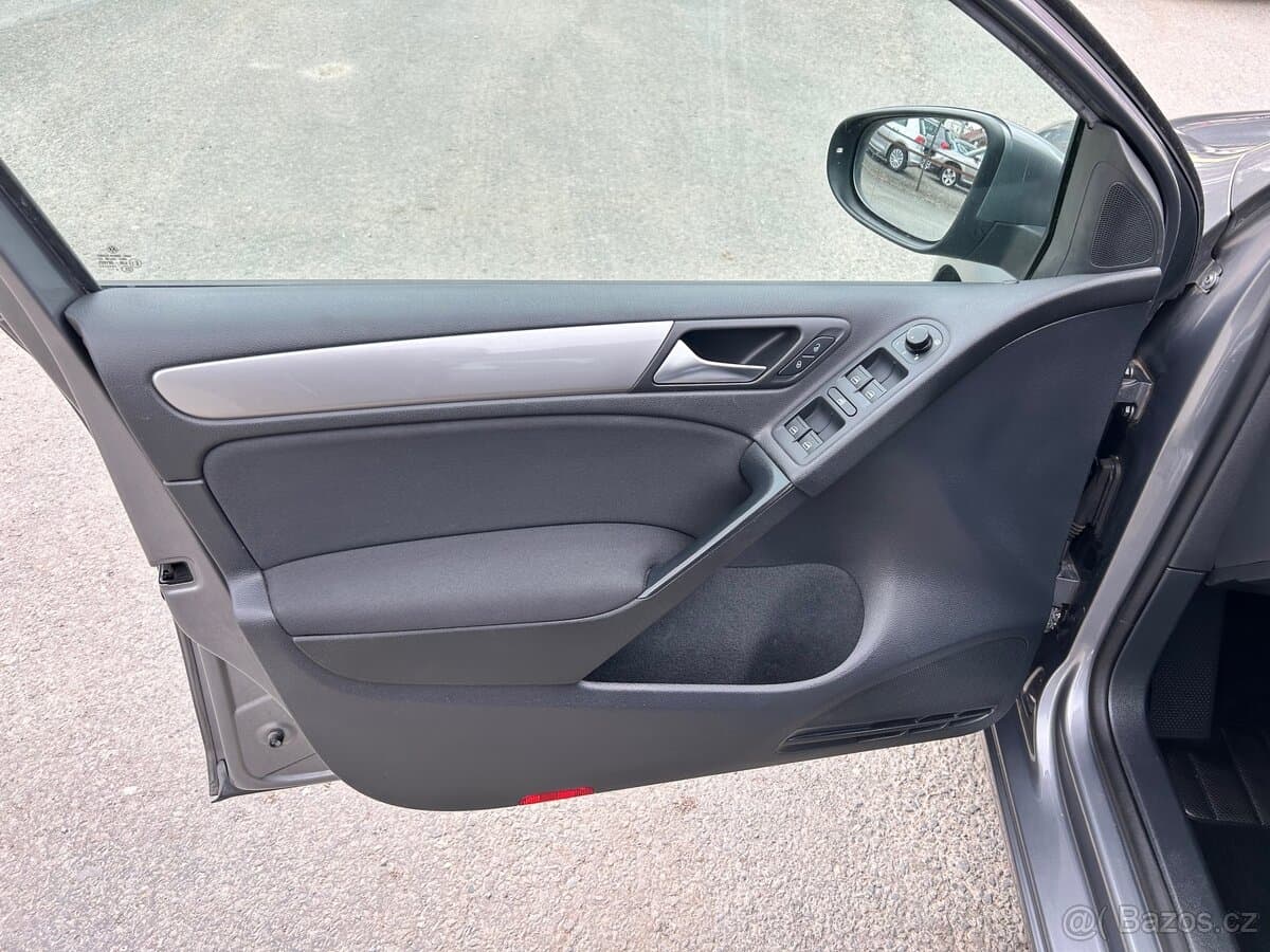 2010 Volkswagen GOLF - 10