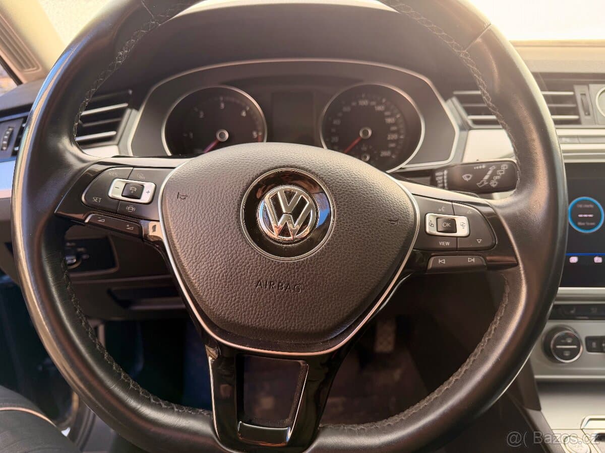 2019 Volkswagen PASSAT - 10