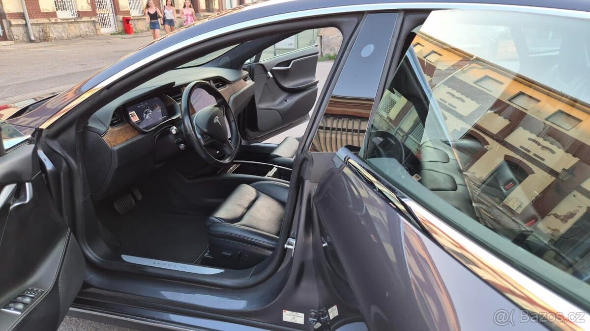 2020 Tesla MODEL S - 10