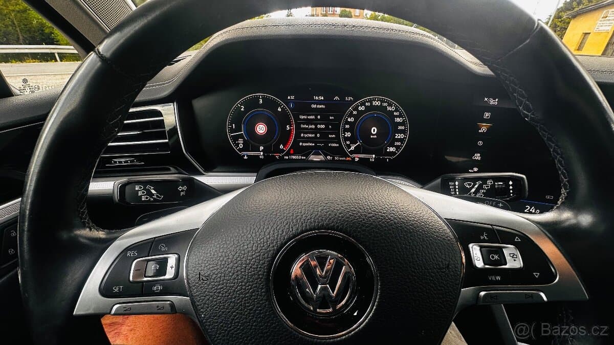 2019 Volkswagen TOUAREG - 10