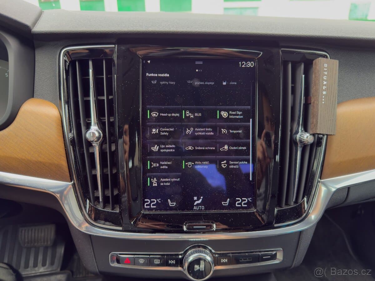 2017 Volvo S90 - 10