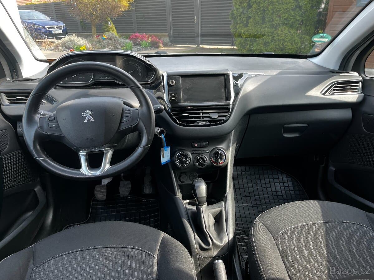 2016 Peugeot 208 - 10
