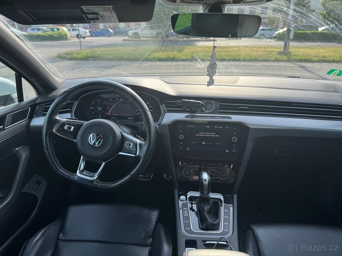 2018 Volkswagen PASSAT - 10