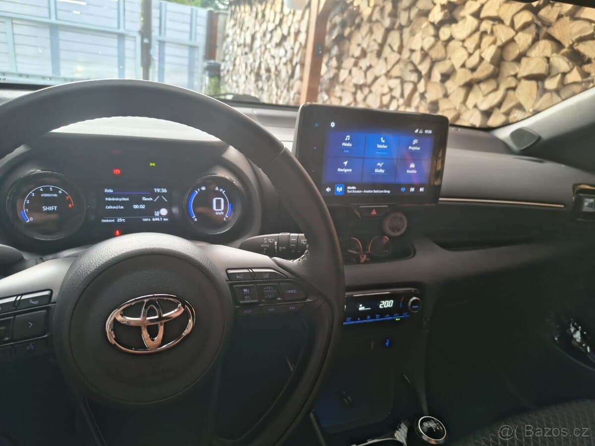 2022 Toyota YARIS - 10