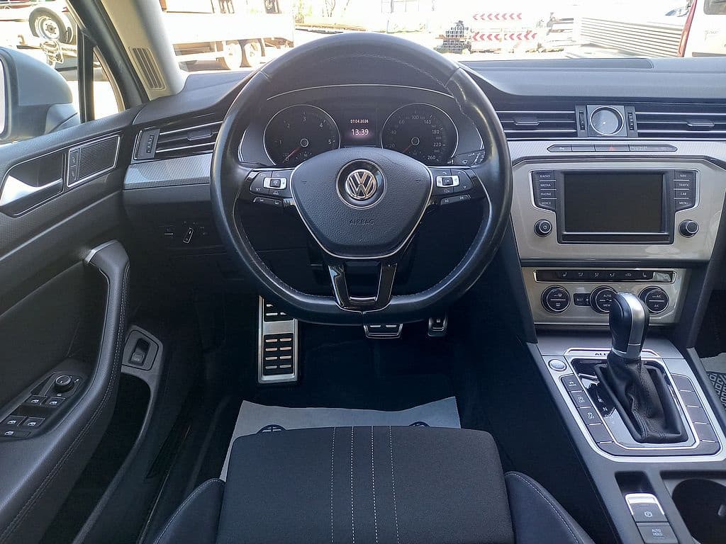 2016 Volkswagen PASSAT - 10