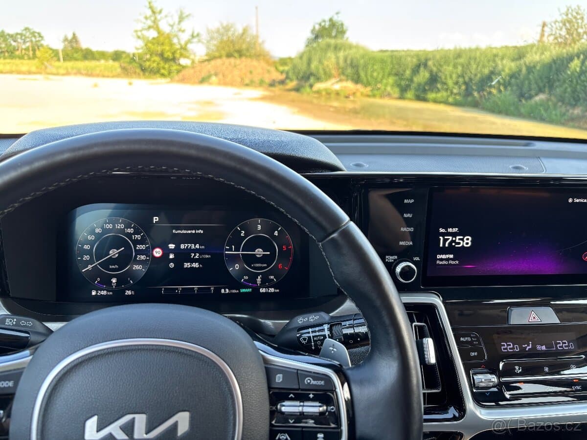 2022 Kia SORENTO - 10