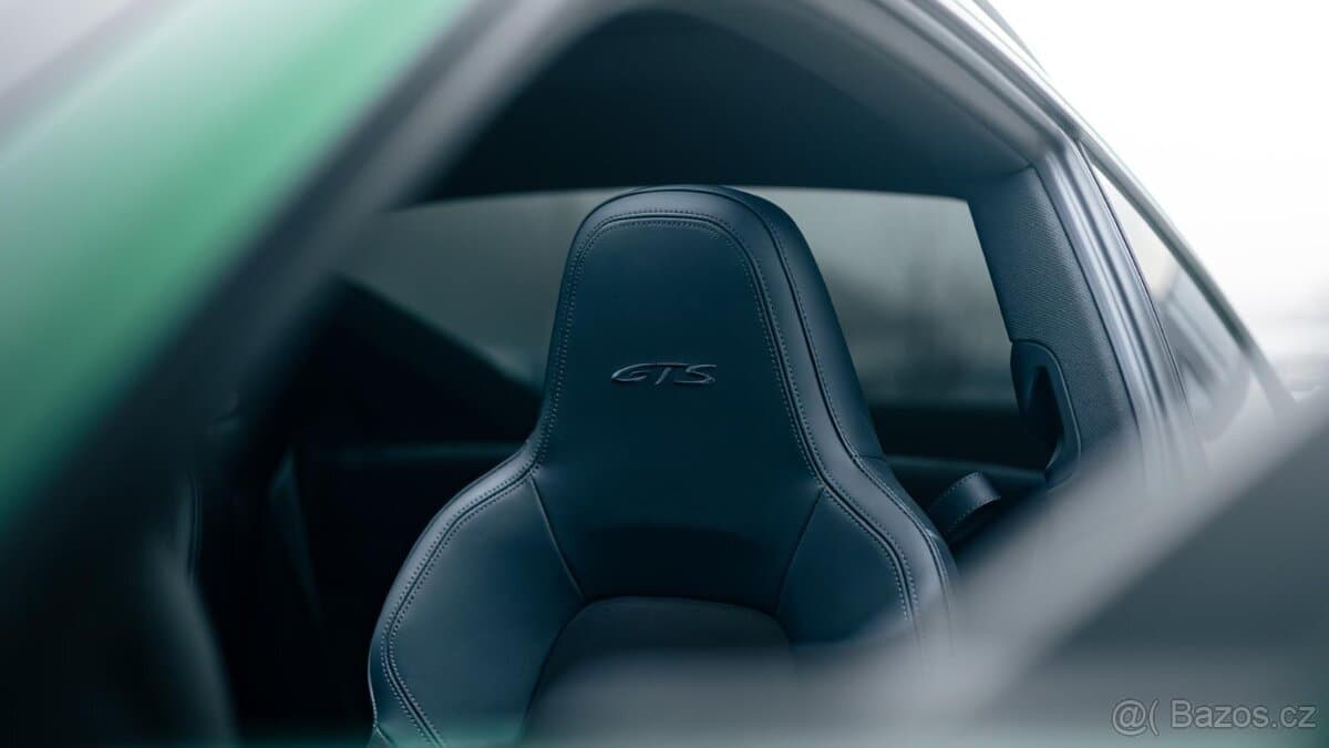 2023 Porsche 911 - 10