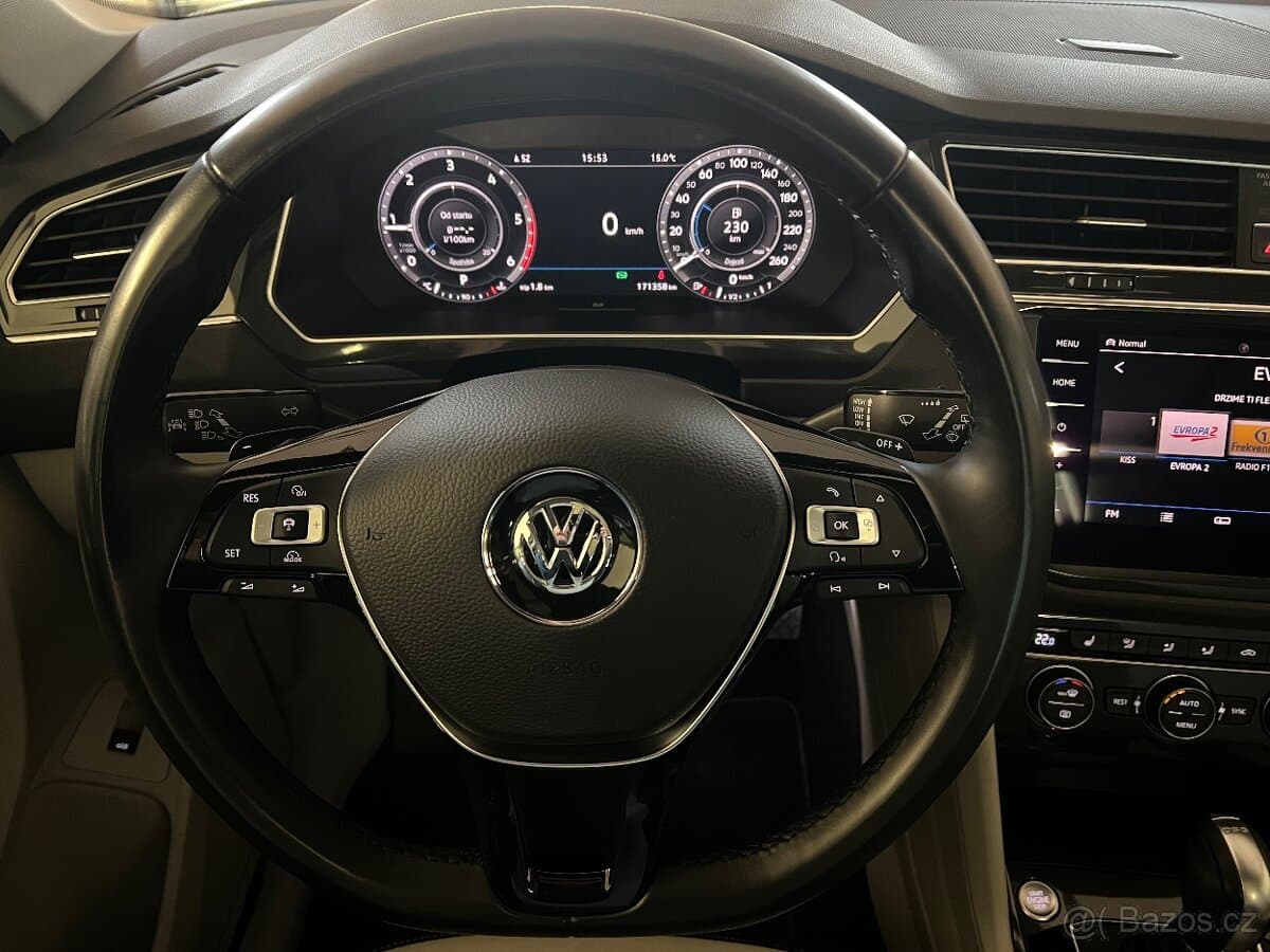 2017 Volkswagen TIGUAN - 10