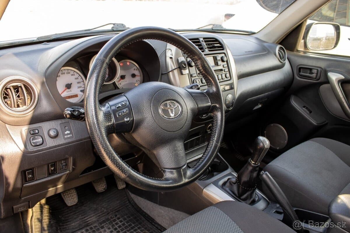 2005 Toyota RAV4 - 10