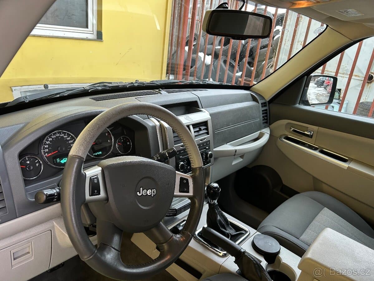 2009 Jeep CHEROKEE - 10
