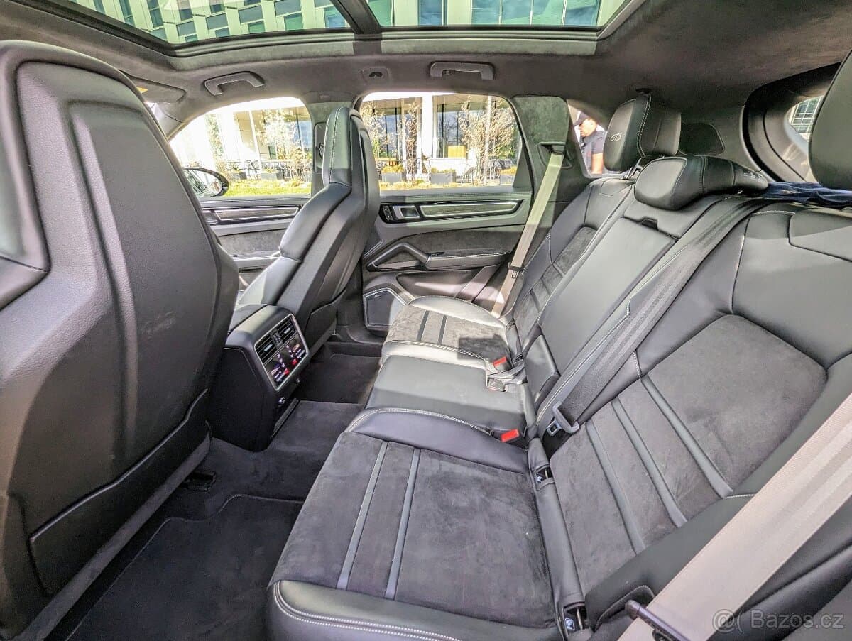 2022 Porsche CAYENNE - 10