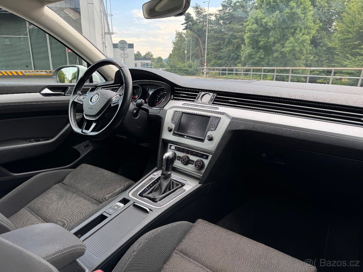 2015 Volkswagen PASSAT - 10