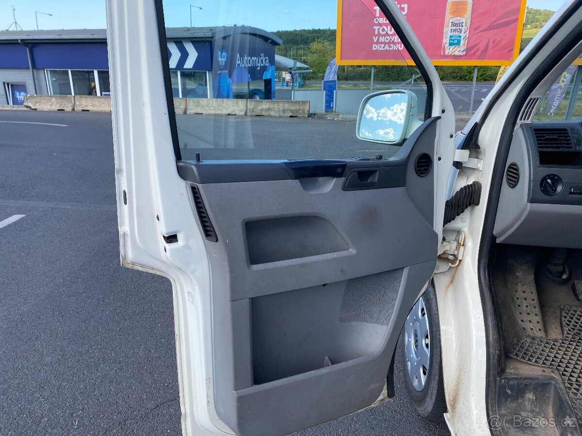 2004 Volkswagen CARAVELLE - 10