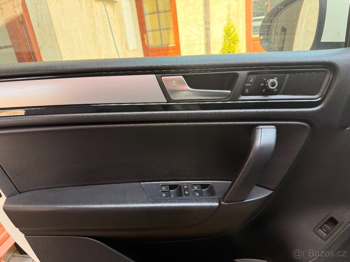 2010 Volkswagen TOUAREG - 10