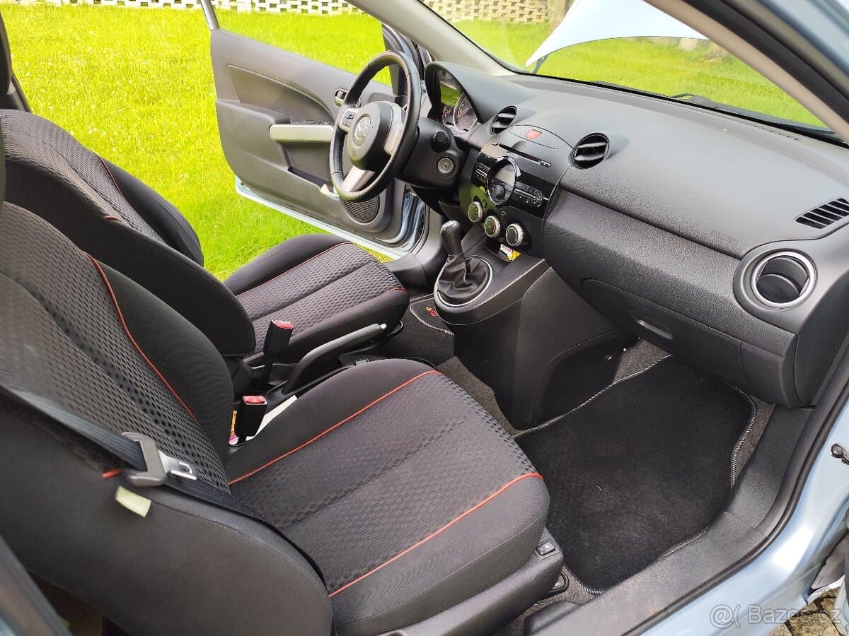 2011 Mazda 2 - 10
