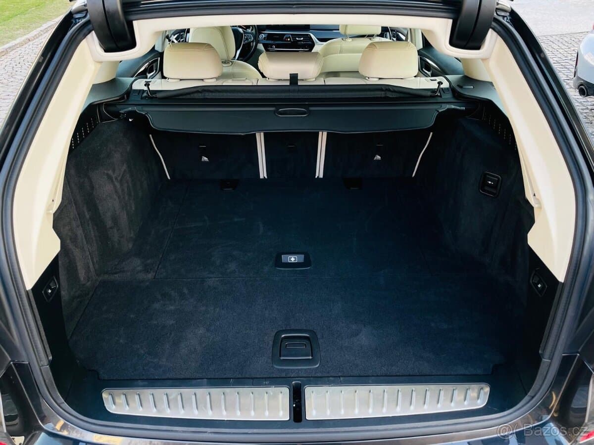 2019 BMW 5-SERIES - 10