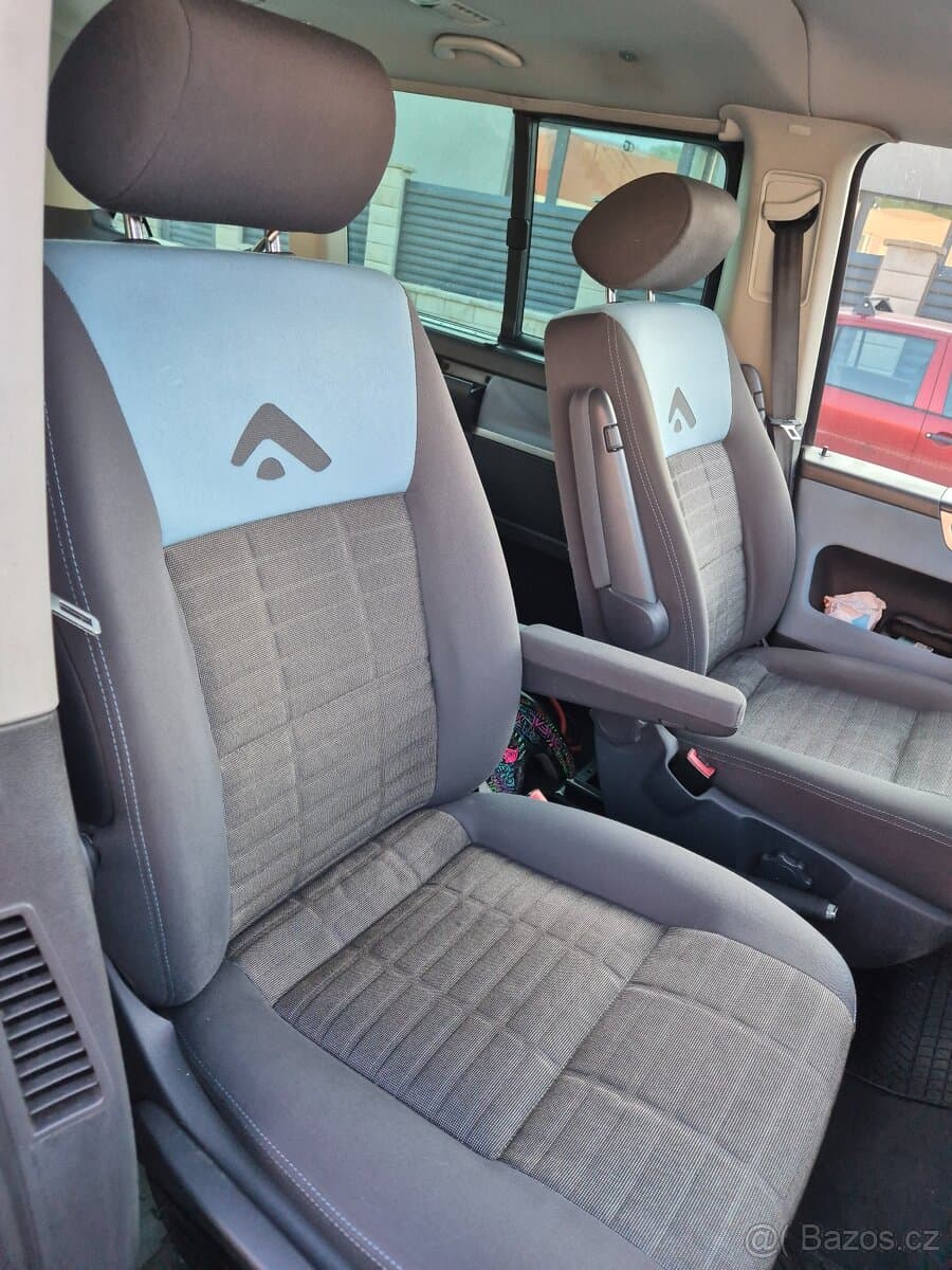 Volkswagen MULTIVAN - 10
