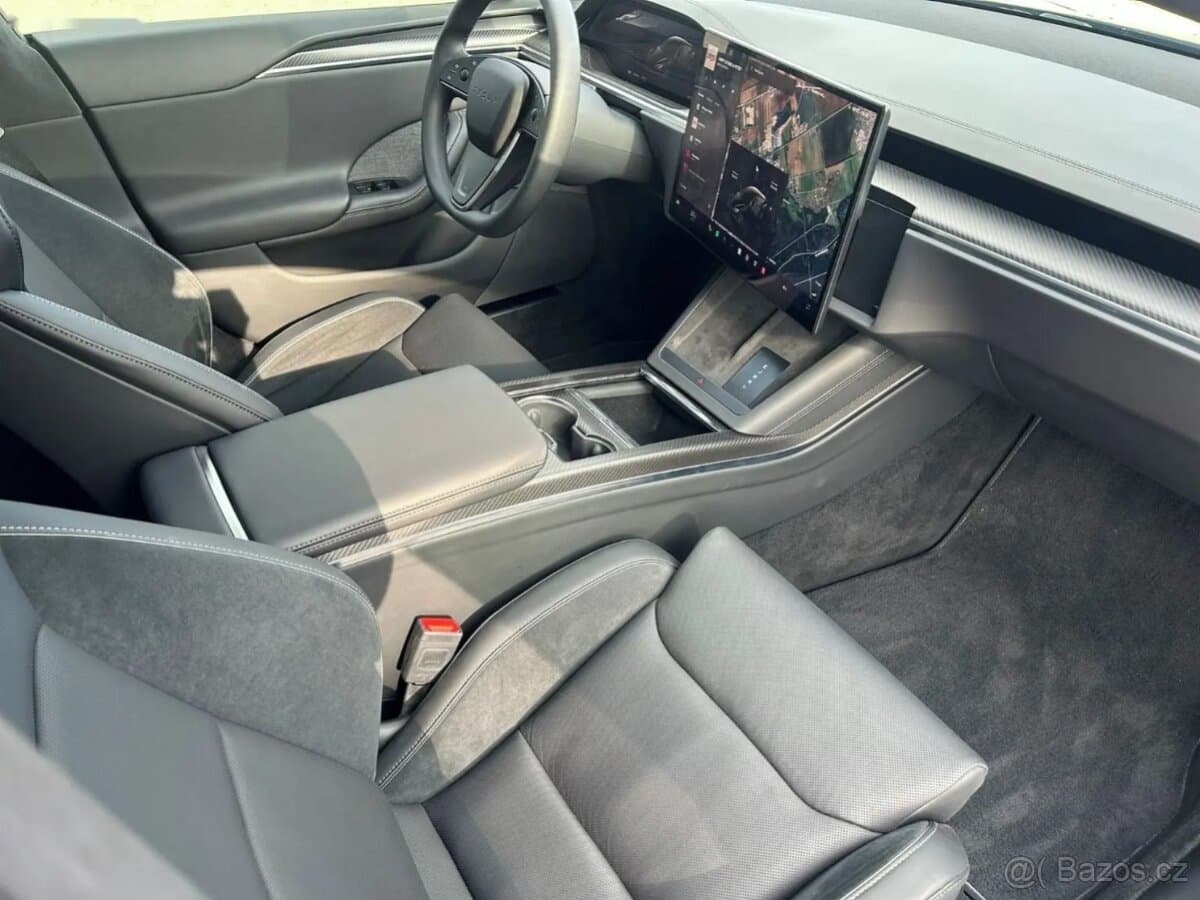 2024 Tesla MODEL S - 10
