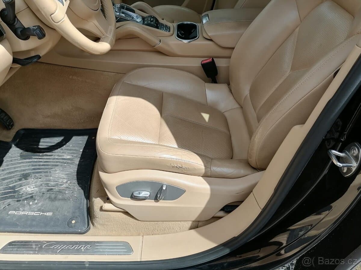 2011 Porsche CAYENNE - 10