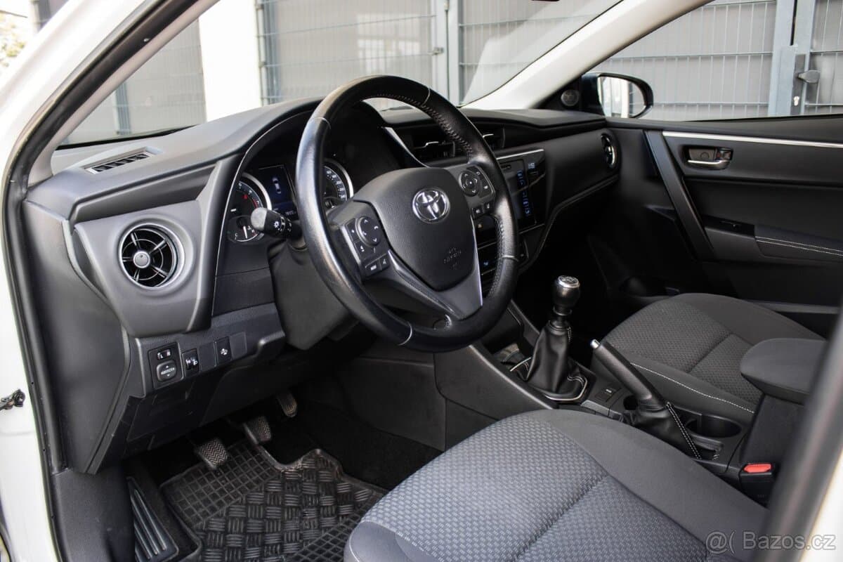 2017 Toyota COROLLA - 10