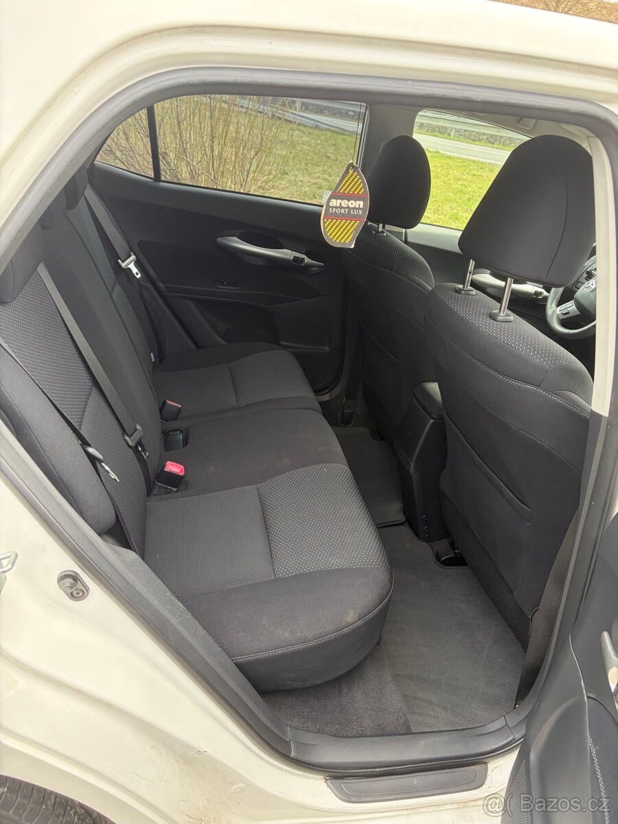 2011 Toyota AURIS - 10