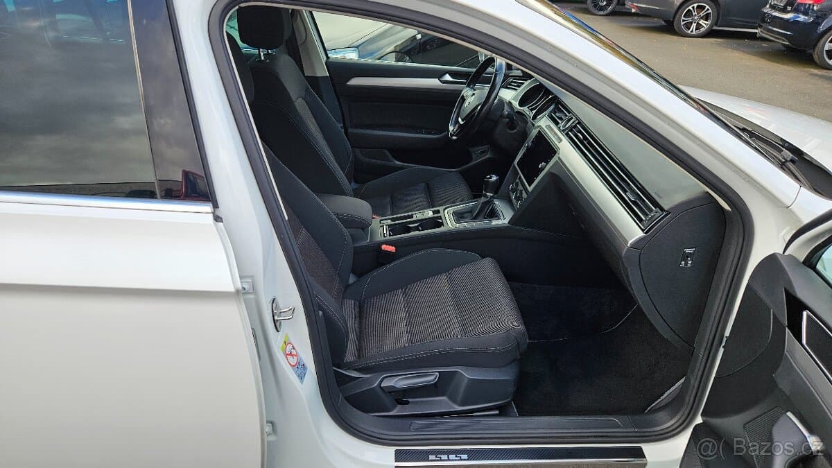 2018 Volkswagen PASSAT - 10