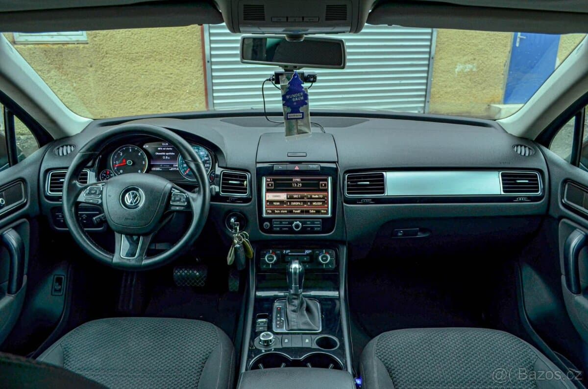 2011 Volkswagen TOUAREG - 10