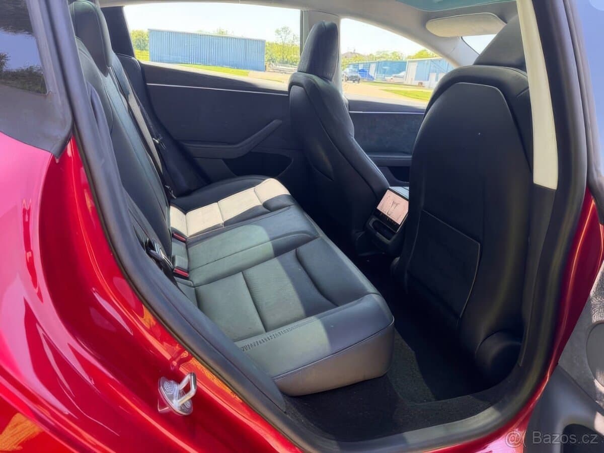 2025 Tesla MODEL 3 - 10