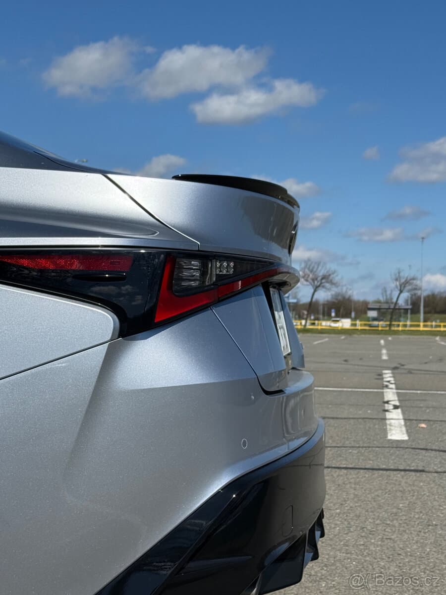 2024 Lexus IS - 10