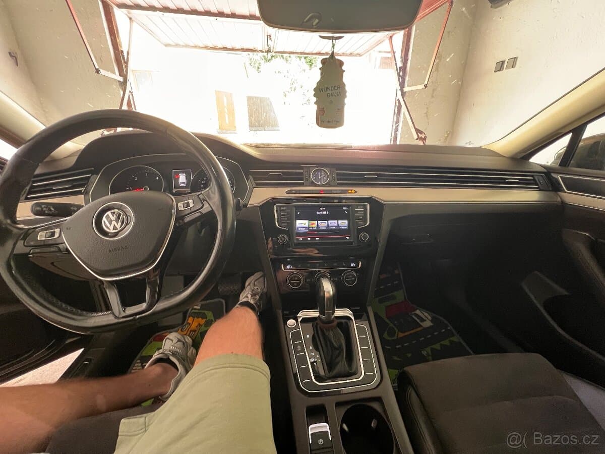 2015 Volkswagen PASSAT - 10