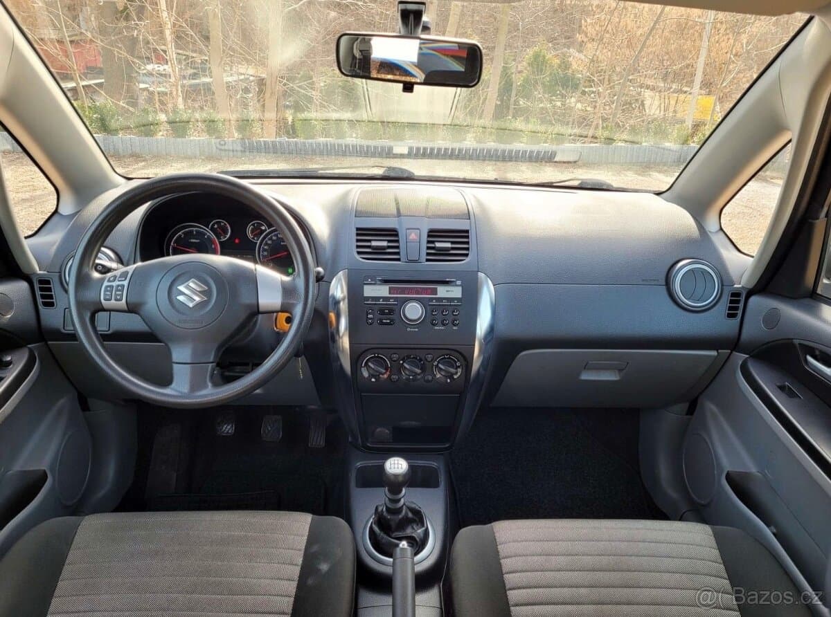 2011 Suzuki SX4 - 10