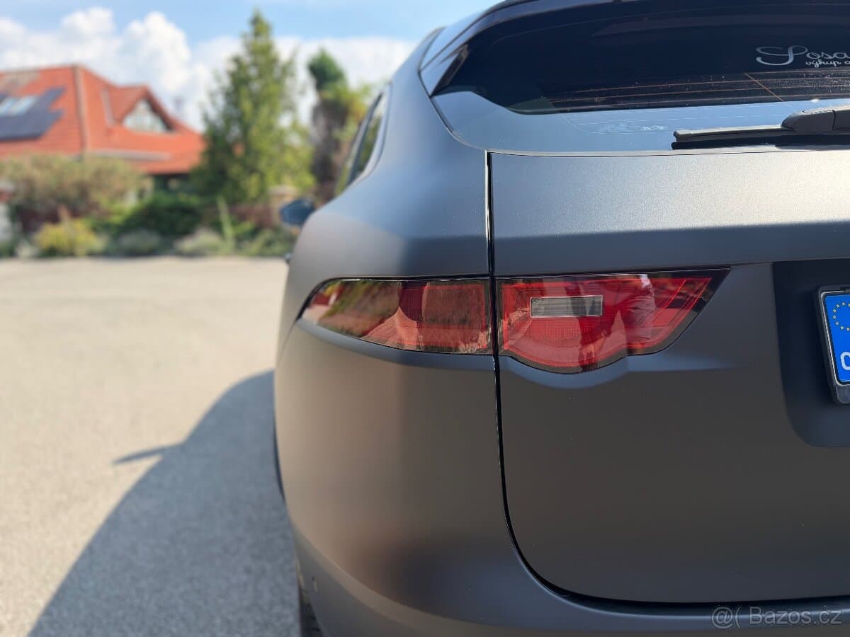 Jaguar F-PACE - 10