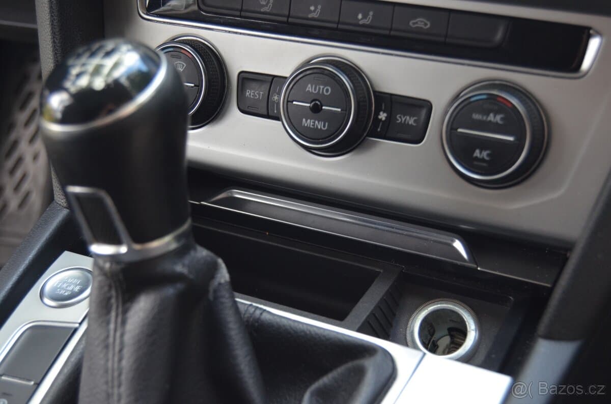 2015 Volkswagen PASSAT - 10