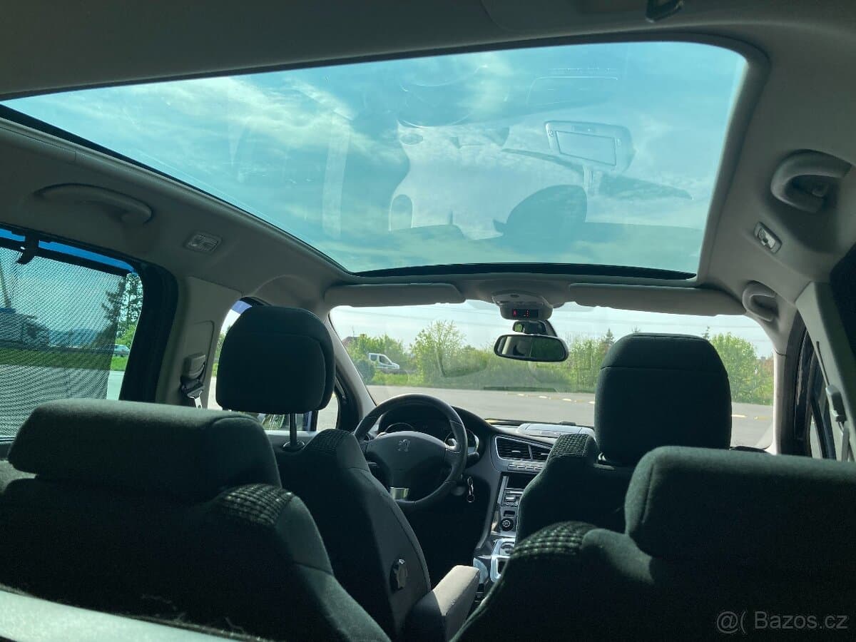 2012 Peugeot 5008 - 10