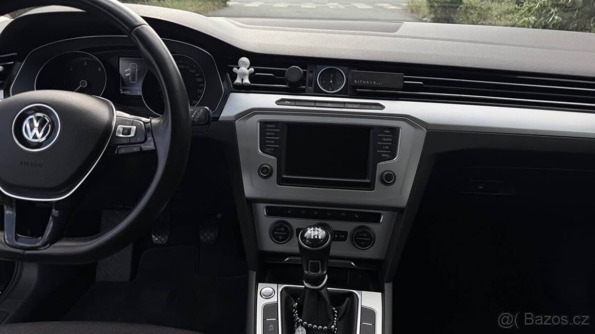 2016 Volkswagen PASSAT - 10