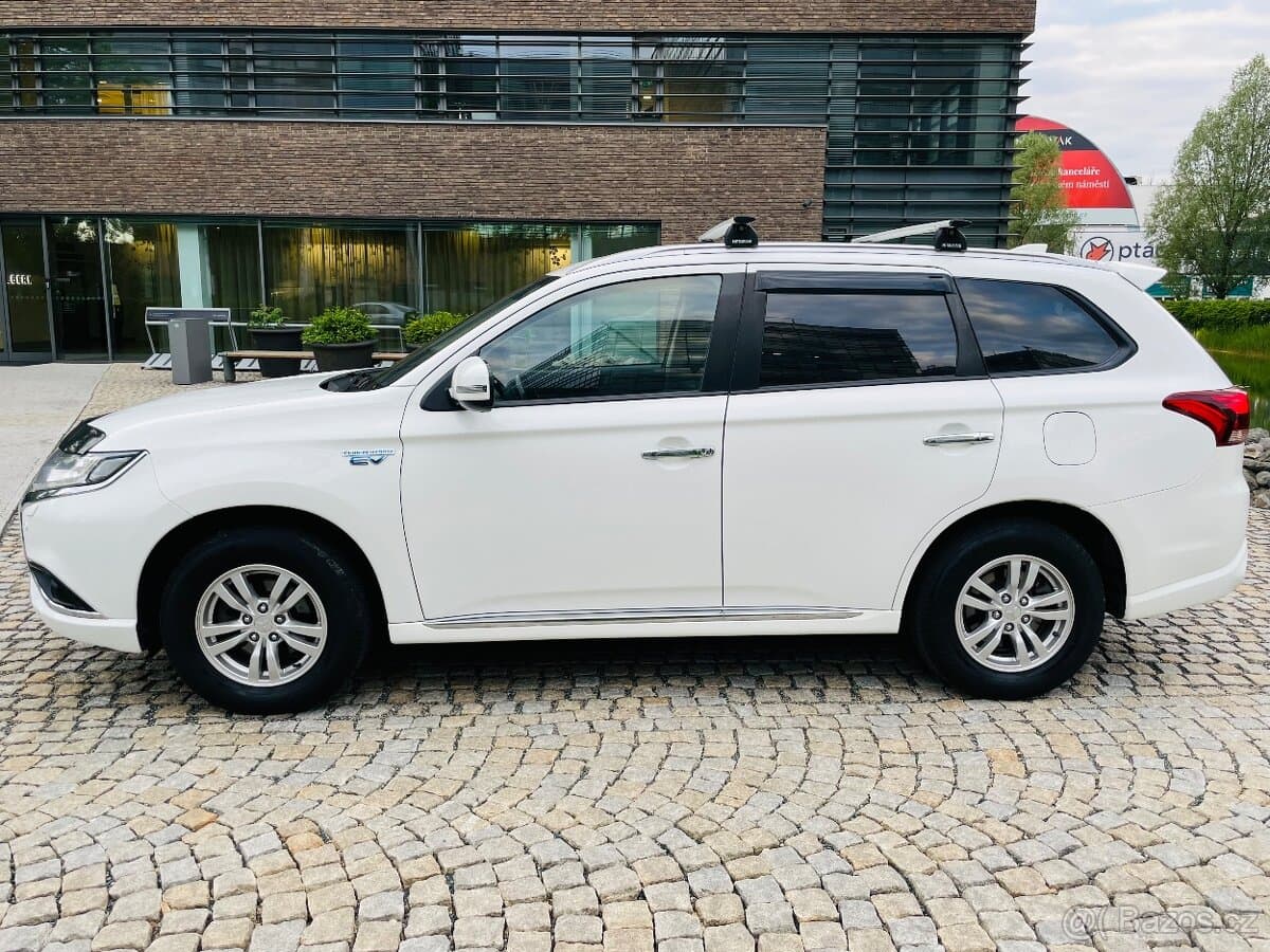 2020 Mitsubishi OUTLANDER - 10