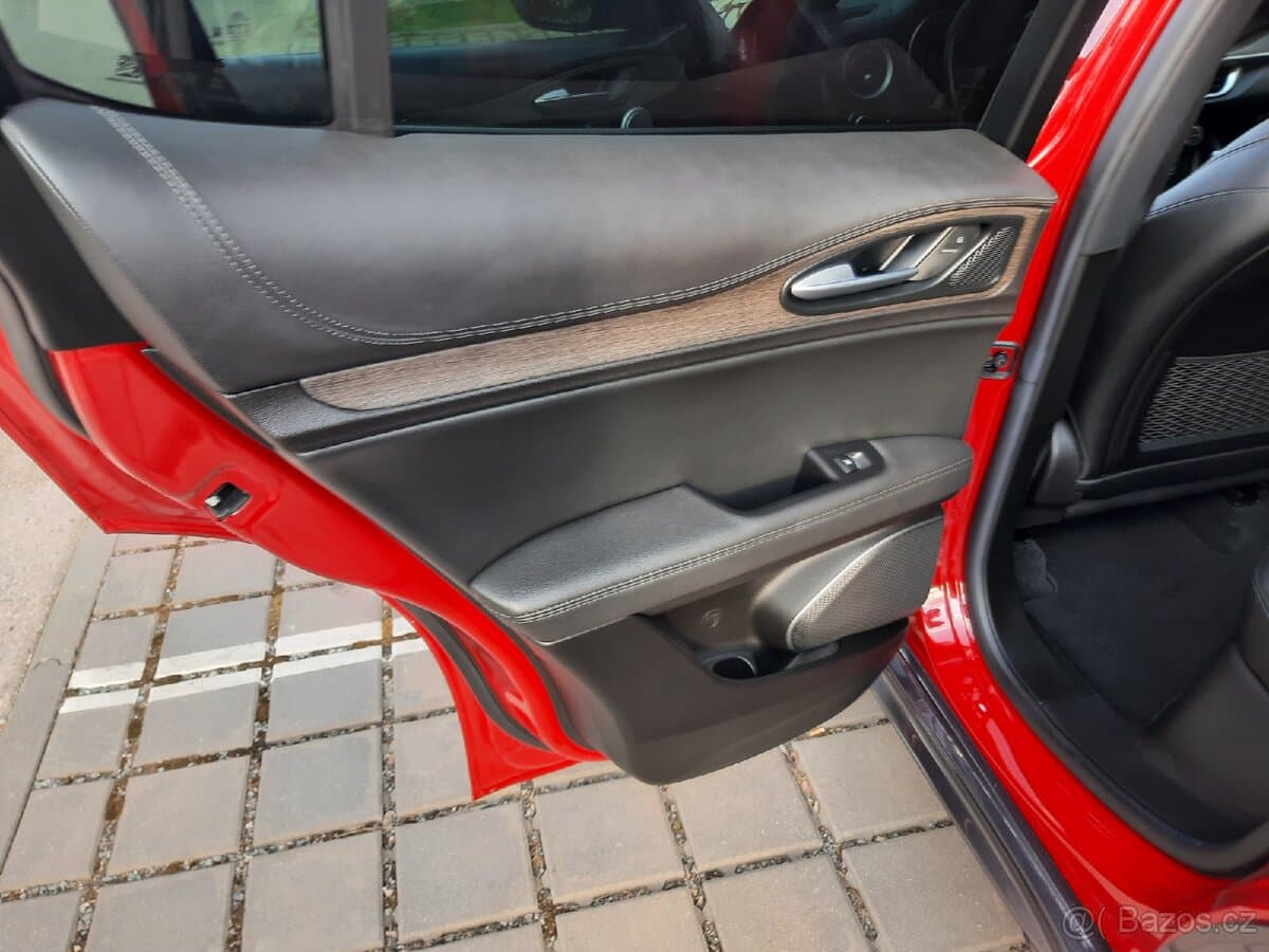 2022 Alfa Romeo STELVIO - 10