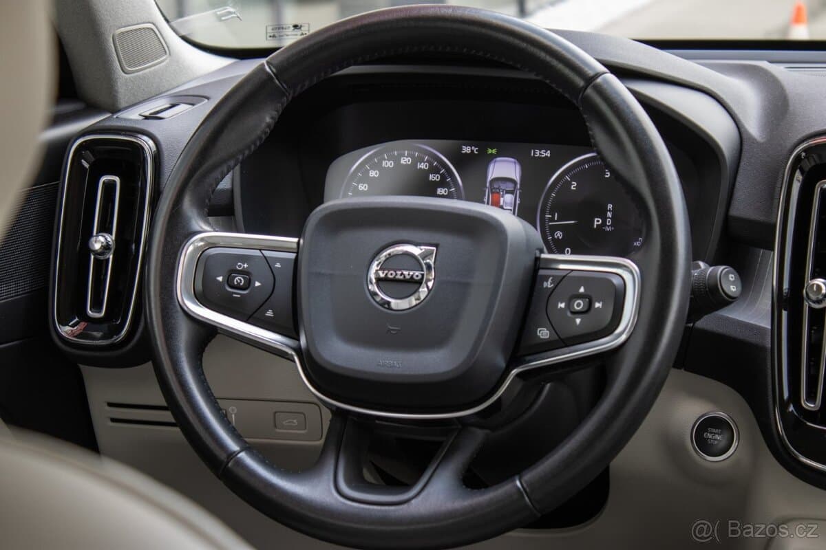 2019 Volvo XC40 - 10