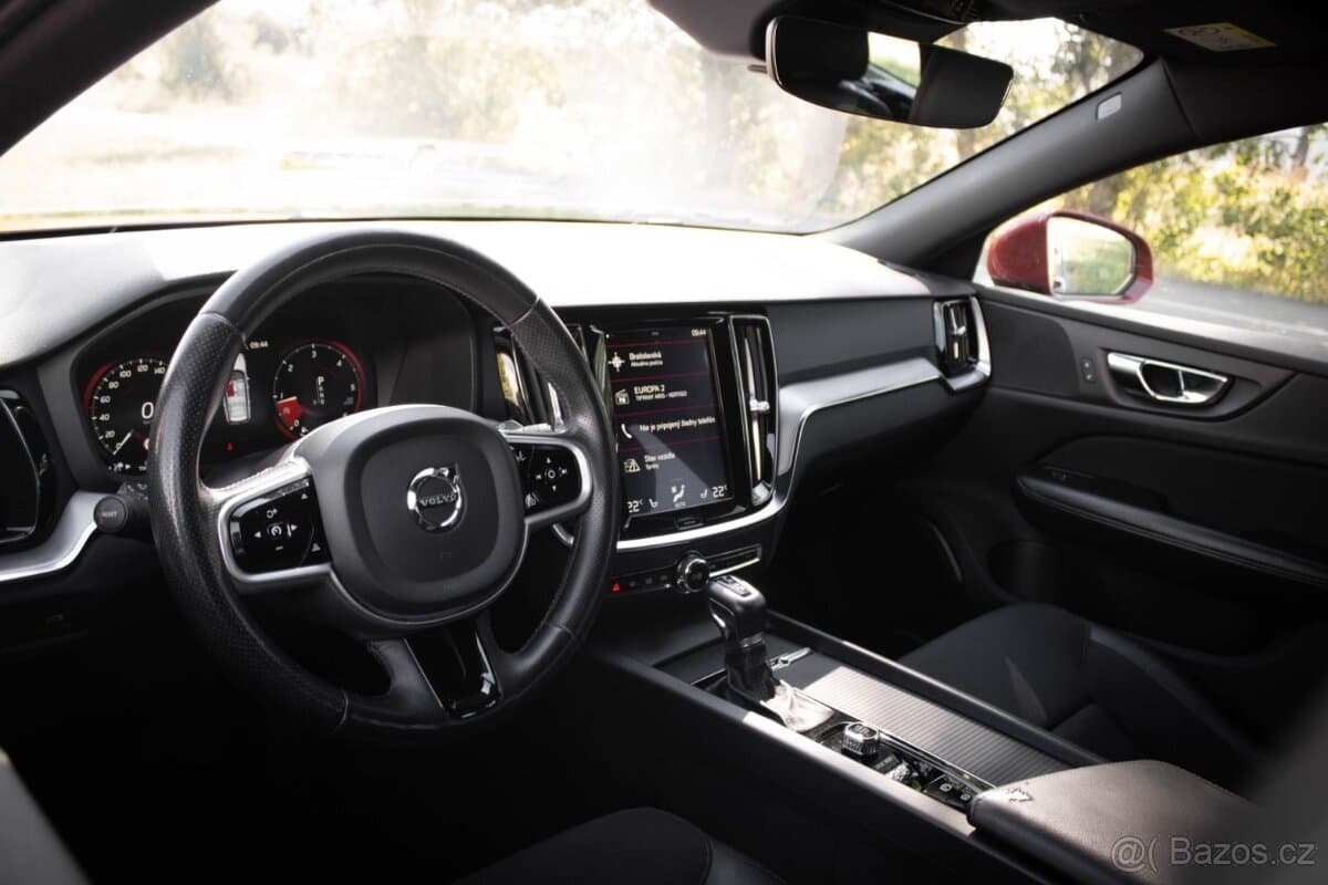 2018 Volvo V60 - 10