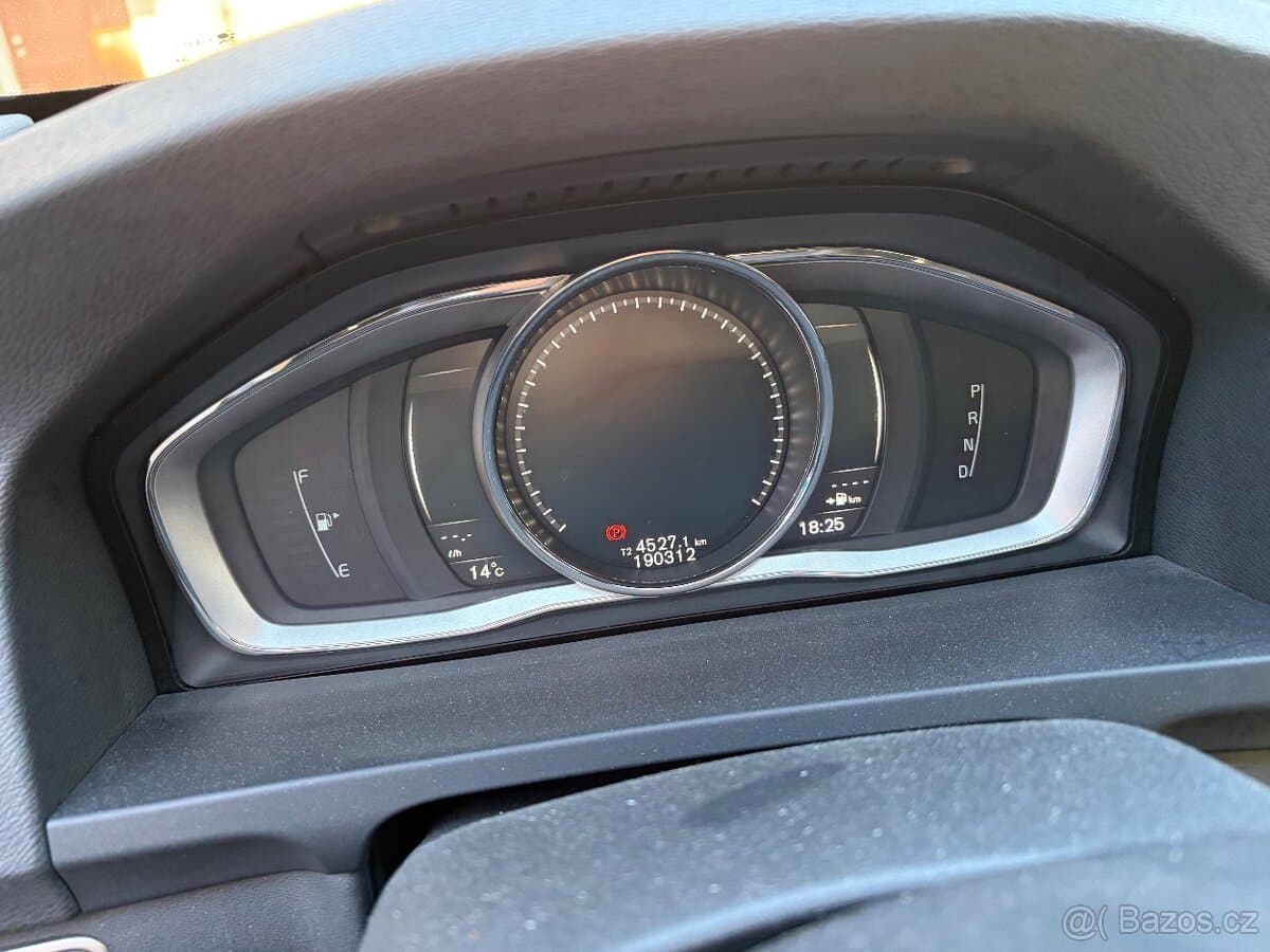 2017 Volvo V60 - 10
