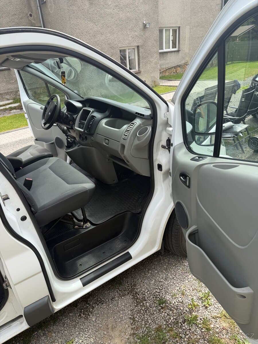 2011 Renault TRAFIC - 10