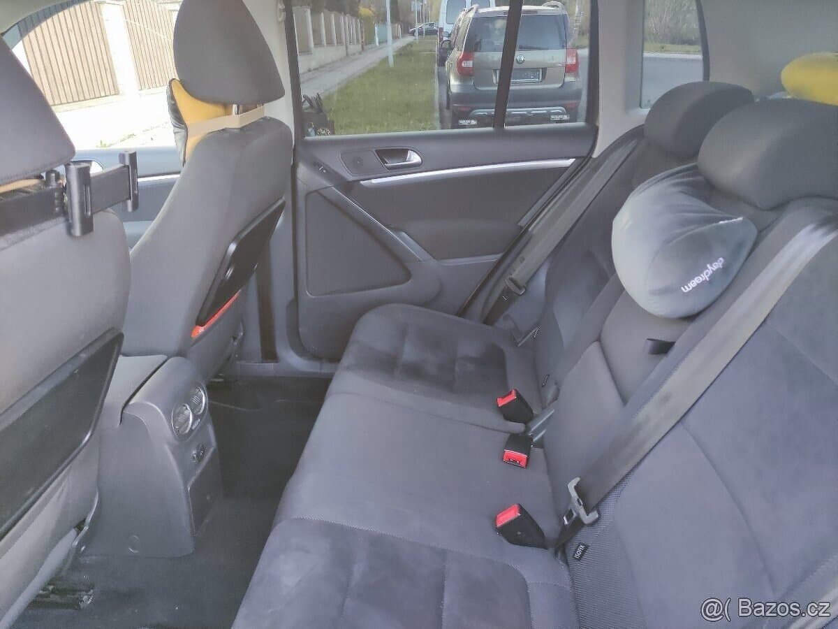 2011 Volkswagen TIGUAN - 10