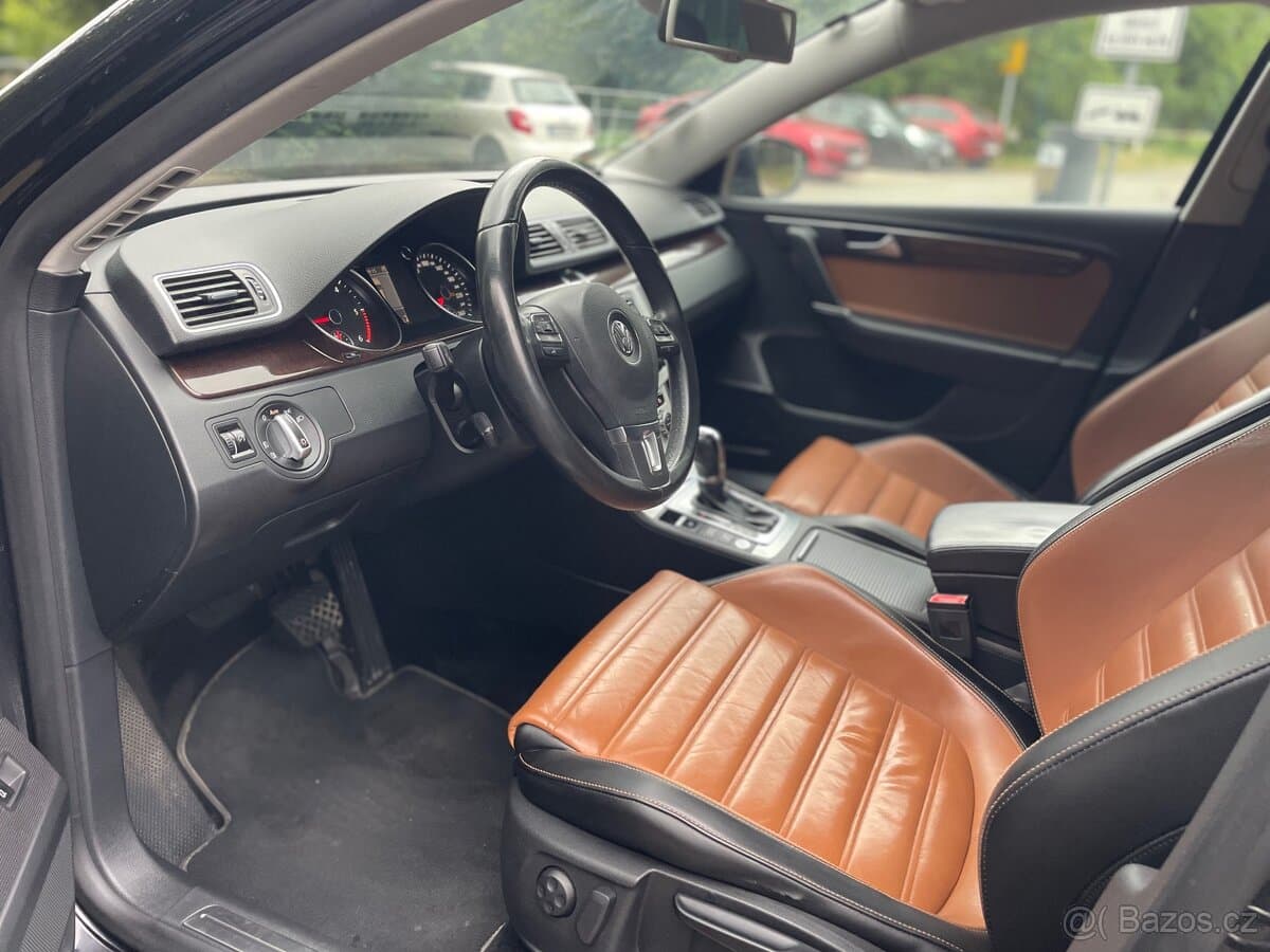 2012 Volkswagen PASSAT - 10
